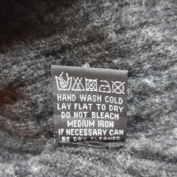 Dolce Cabo SM zipper sweater with faux fur sleeves - Picture 9 of 9